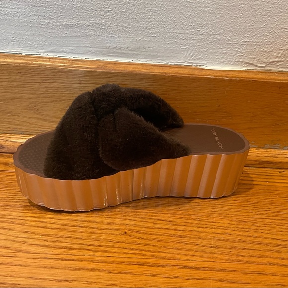 Tory Burch wedge. Gold with brown upper. Size 8 brand new - Picture 4 of 4